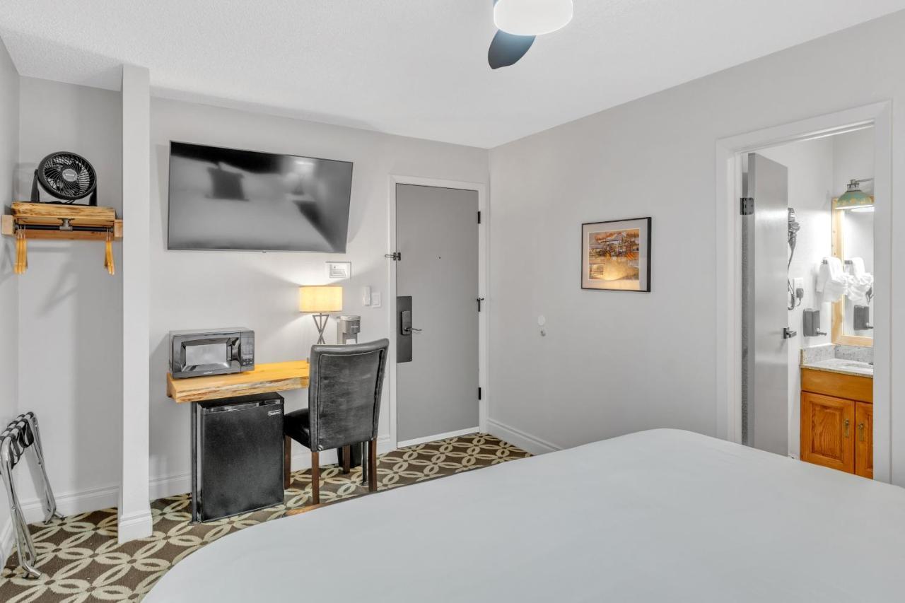 Highliner Hotel Anchorage Room photo
