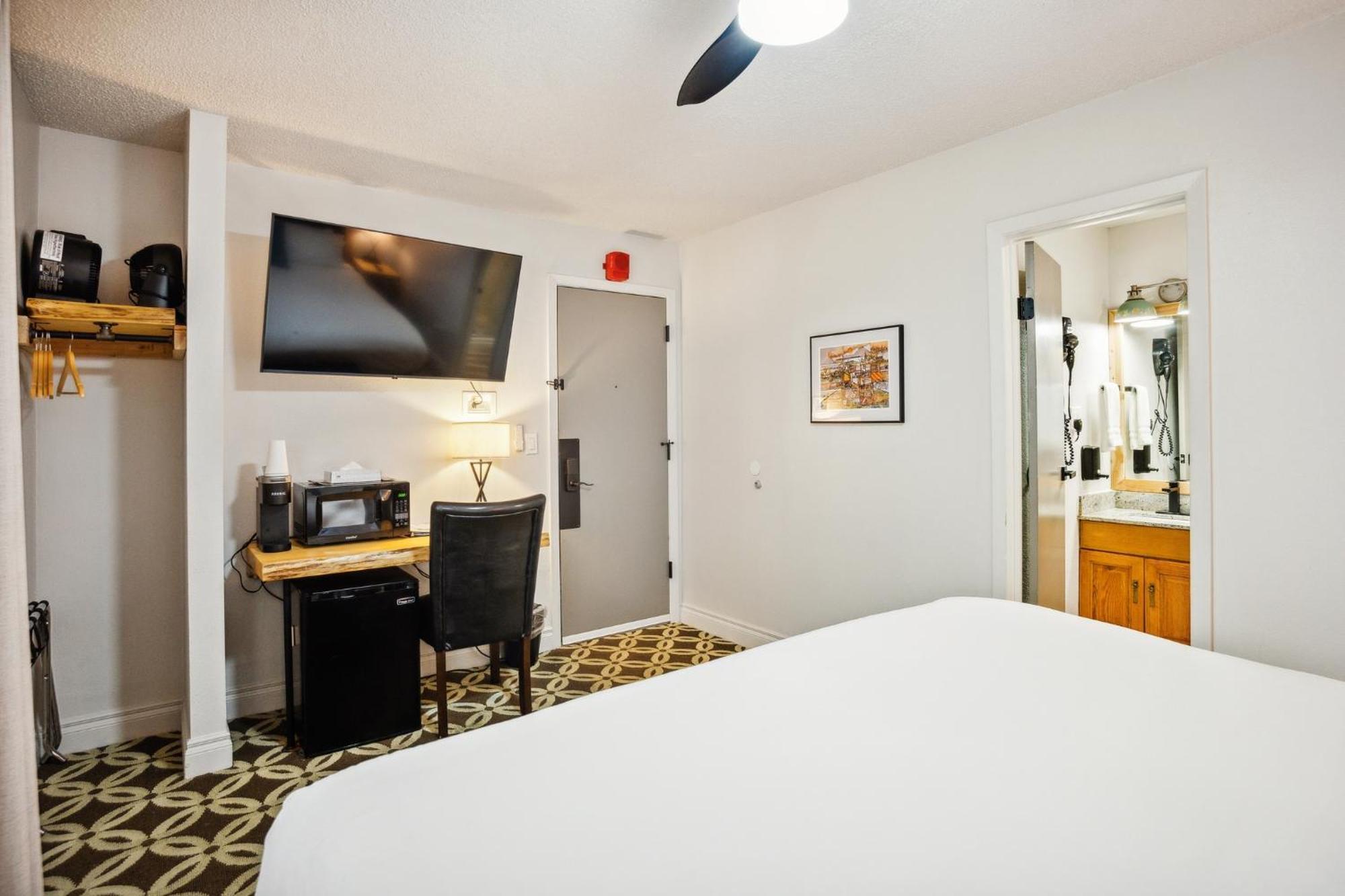 Highliner Hotel Anchorage Room photo