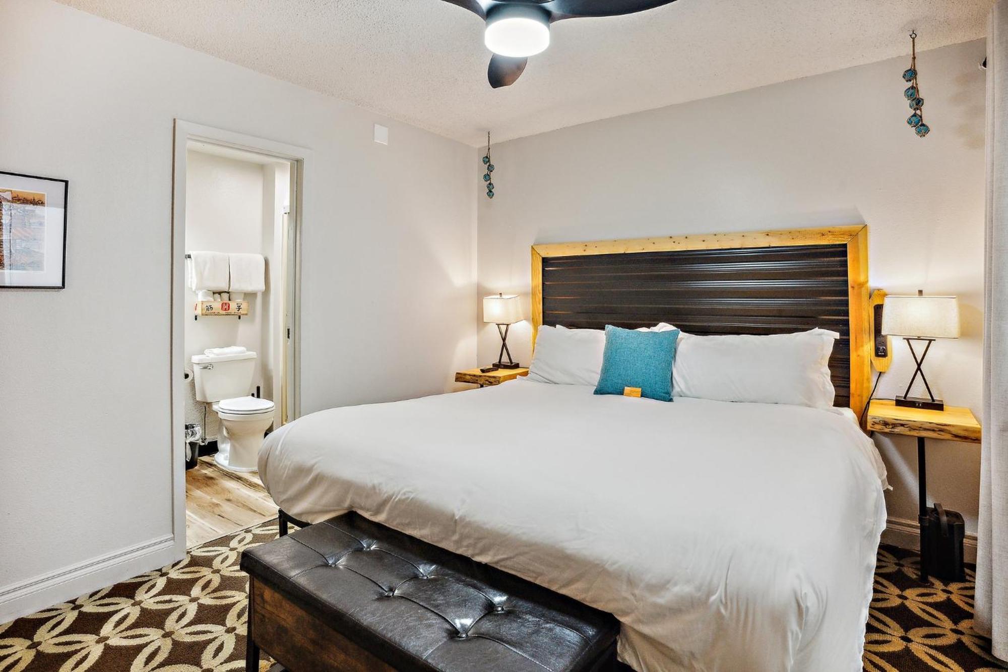 Highliner Hotel Anchorage Room photo