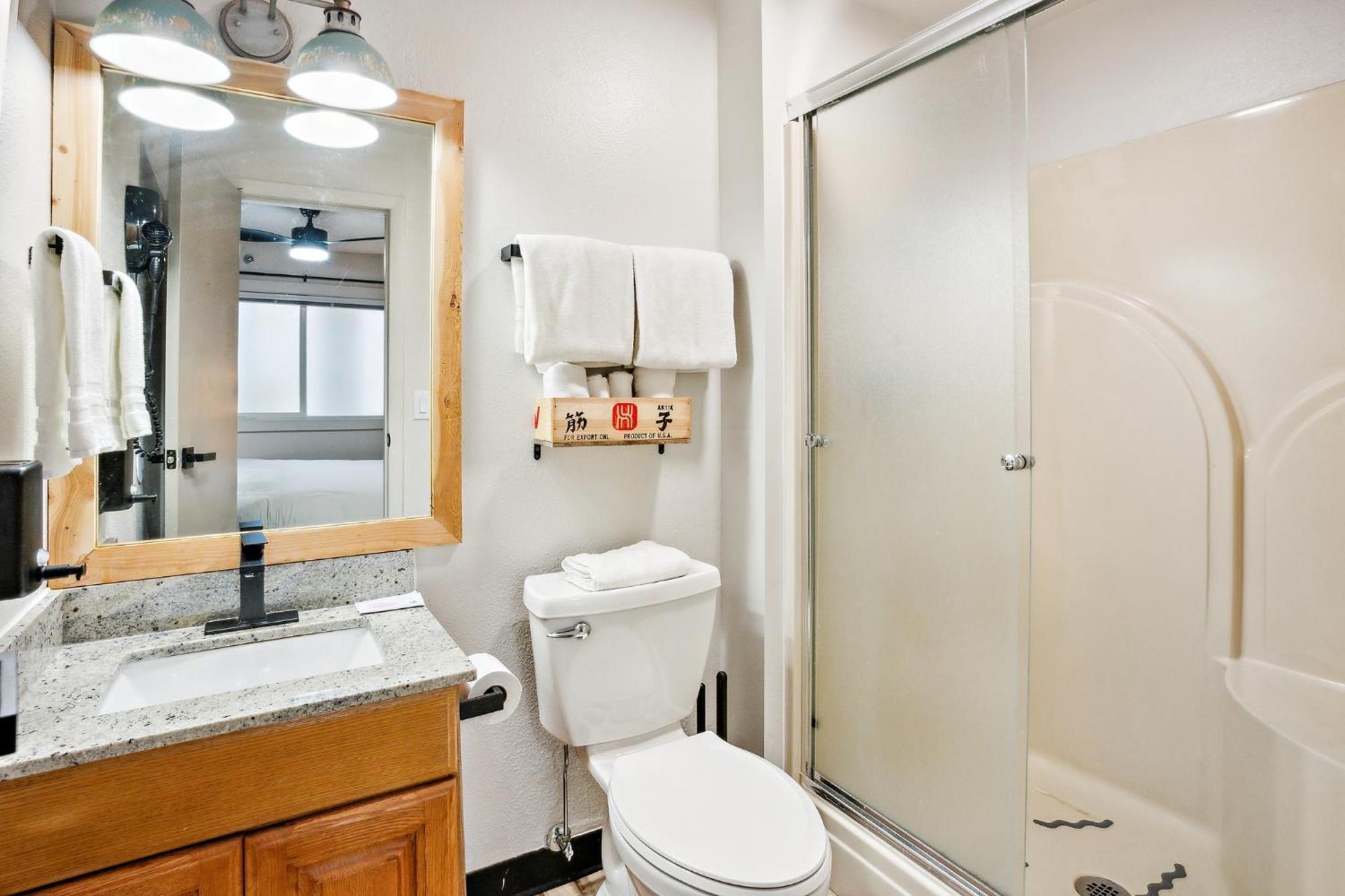 Highliner Hotel Anchorage Room photo